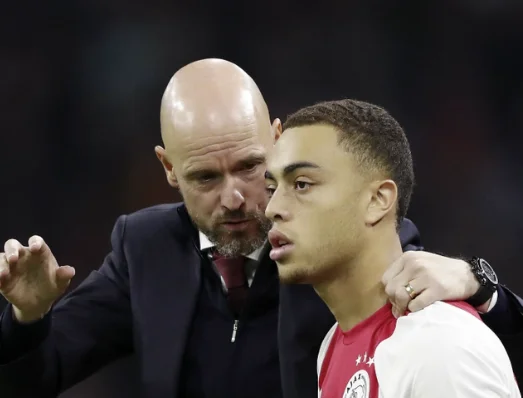 Manchester United with added interest in Sergino Dest