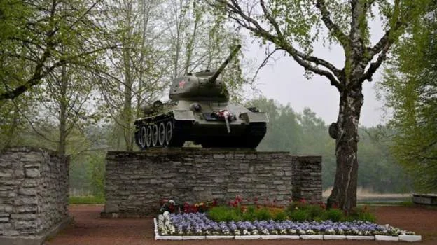 Estonia to remove Soviet-era monuments from public space