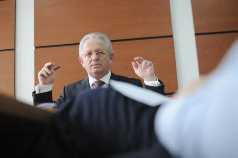 Hyseni appelle scandale un rejet de l'invitation d'Obadiah à rencontrer au Parlement le président albanais