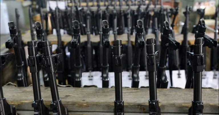 Warum Bürger auf dem Balkan neunmal so viele Waffen haben wie Militär und Polizei