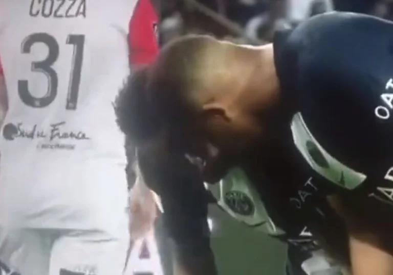 Vidéo publiée quand Mbppe demande une pénalité à Neymar après avoir raté la première.