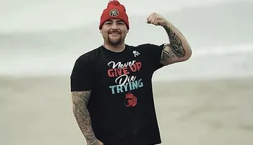 Unglaublich. Andy Ruzy, wie viel er verlor Gewicht.