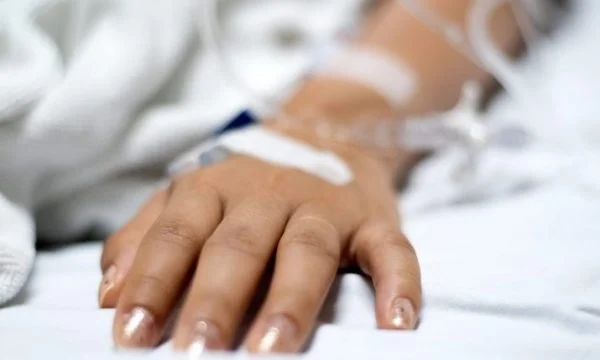 Die Frau aus Peja stirbt, während sie im Krankenhaus lag, die Polizei beginnt zu untersuchen