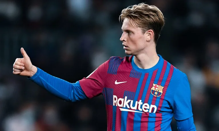 De Jong surrenders, admits he can be transferred to Man Utd