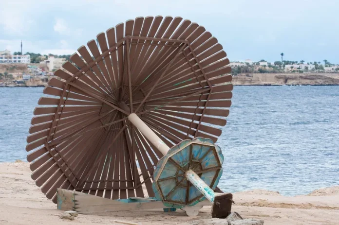 La tragédie de la plage : le Tchad est coincé dans sa poitrine, le vacancier meurt