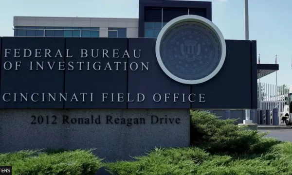 El FBI mata a un hombre armado que intentó romper el edificio de esta institución.