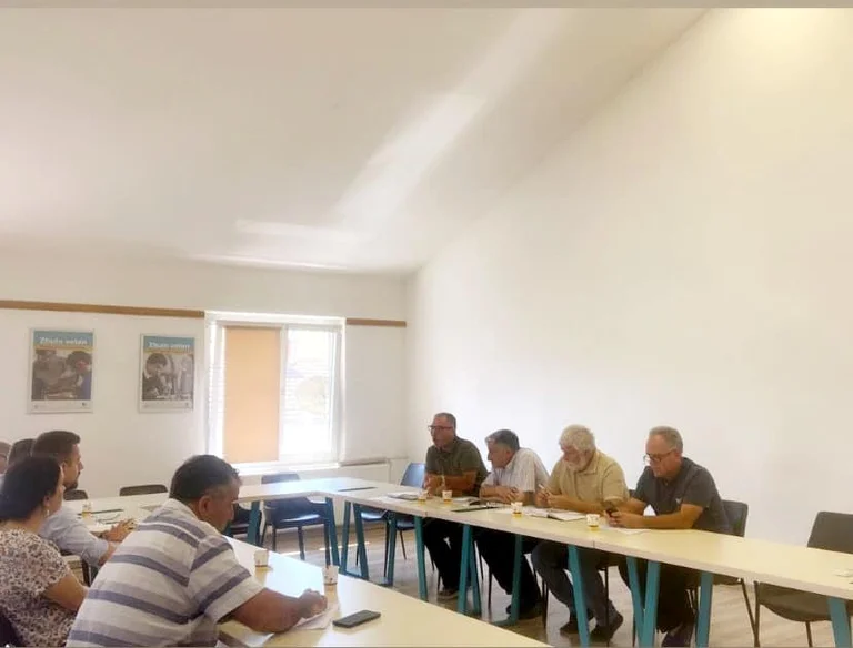 Jmer Ymer Ymeri ne peut pas rencontrer les directeurs municipaux de l'éducation : Ou la loi sur les salaires ou la grève