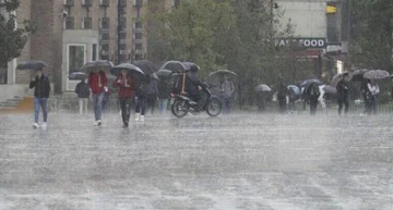Jueves temprano, este jueves: Cuando cae la lluvia, advirtió durante días en Kosovo. ¿Qué hay de relámpago? ¿Y el trueno?