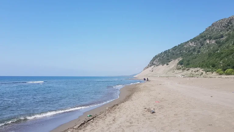 Risked to drown at sea, four persons saved in Stryen, among them three minors