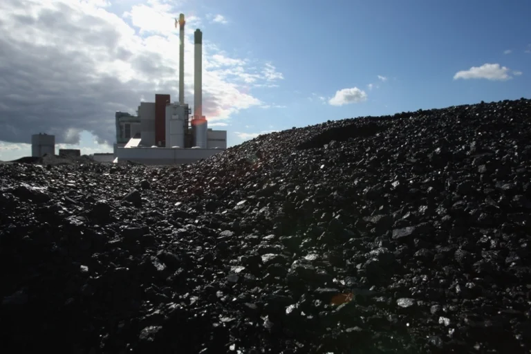 EU shuts off Russian coal import
