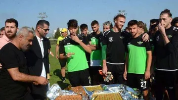 Sie aßen die Baklava des Präsidenten: Mehrere Spieler aus dem türkischen Club vertrieben