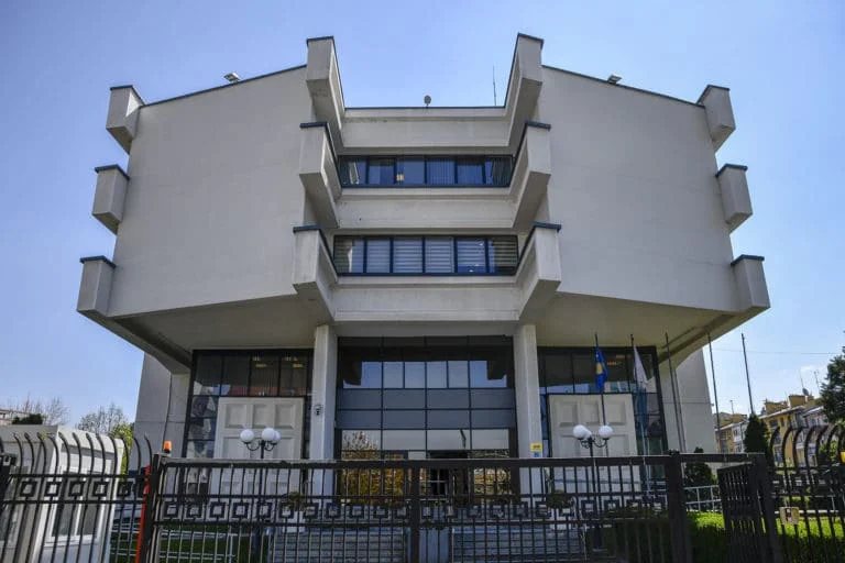 BQK ka urdhëruar bankat e Kosovës që të ngrinë asetet e personave nga Rusia që gjinden në “listën e zezë” të SHBA-së e BE-së