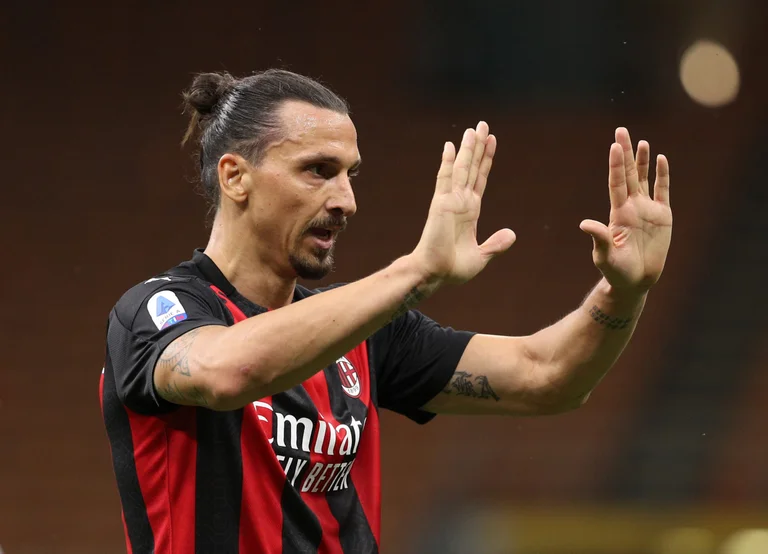 Foto di Ibrahimovic che cammina intorno al mondo: Sei umano?