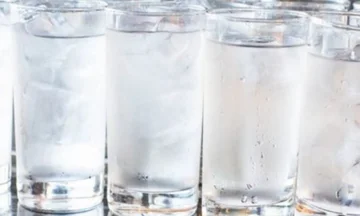 Che pericolo abbiamo se beviamo acqua fredda subito dopo aver mangiato?