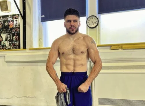 Florian Marku shows muscles, ready for medicine in Air Albania