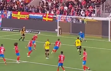 Das beste Spiel im Fußball, schauen Sie sich diese Gebäck und schönes Ziel