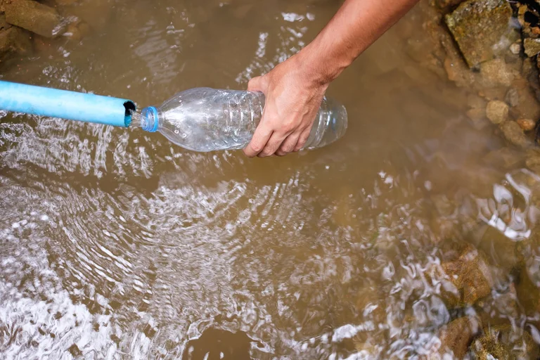 Le tube fait bouillir, deux heures sans eau