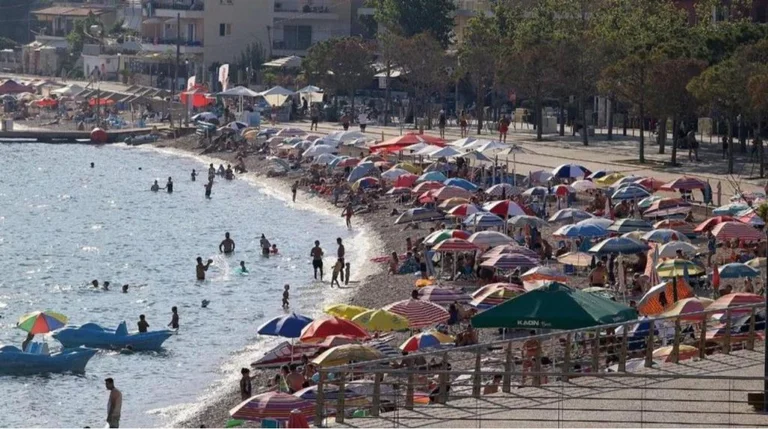 Seulement Durres occupent la capacité de l'hôtel plus de 90%, faible sur la côte de l'Himara