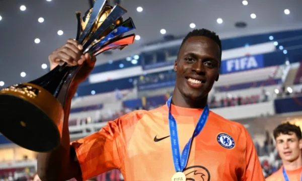 Chelsea plans new contracts for Mendy