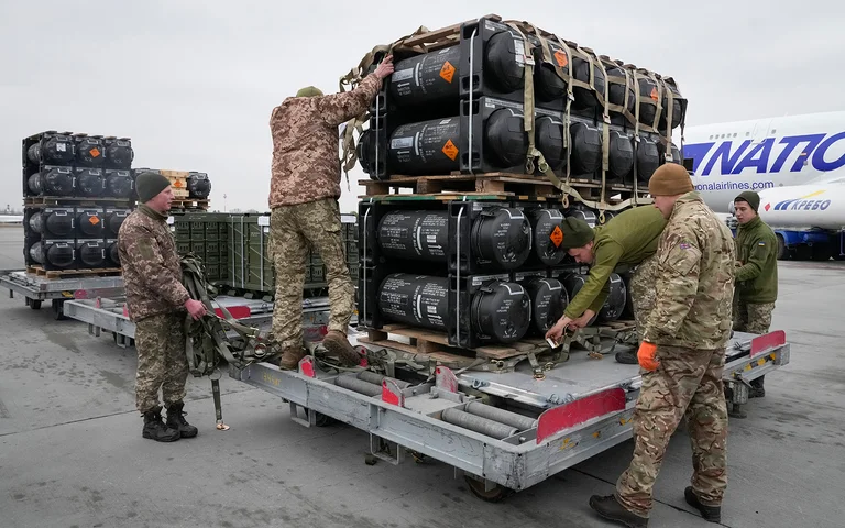EE.UU. da otro billón de ayuda militar a Ucrania