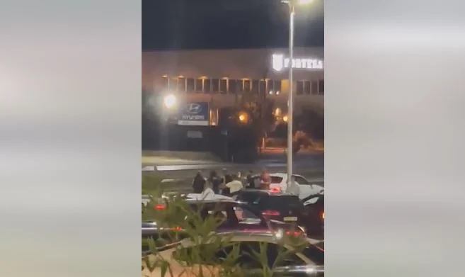 Der Kick Punch in Veternik, Kosovars werden <x0m” für einen Parkplatz