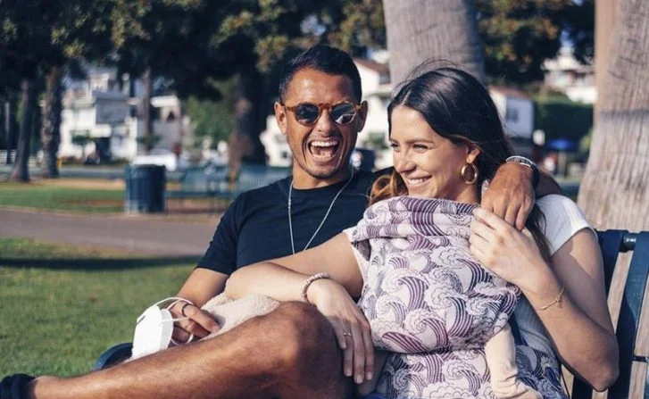 A video that Chicherito refused to sign on the Mexican flag was published, his girlfriend reacted.