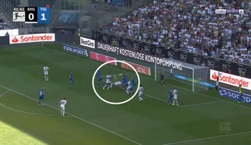 Monkeygladbach Fußballspieler stellt sich eine Super-Gol-Show mit einem Wilder vor