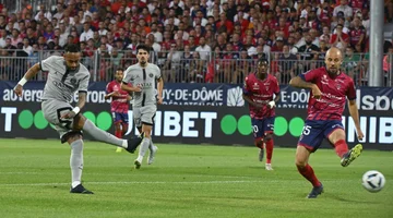 Spektakel von Leo Messi mit Freunden im Sieg über Clermont