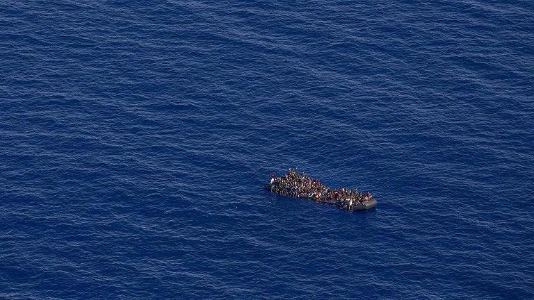 Il 40% dei migranti con gomone nei canali tra Francia e Gran Bretagna esce per essere dall'Albania