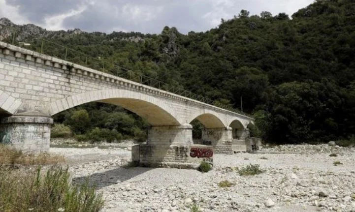Francia solleva allarme, più di 100 zone senza acqua potabile