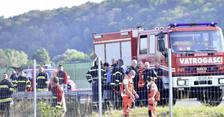 Luogo di incidente in Croazia dove almeno 11 persone sono morte e 34 altri sono stati feriti