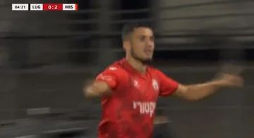 Astrit Selmani markiert das erste Ziel mit dem Fan von Haloel Beer Sheva