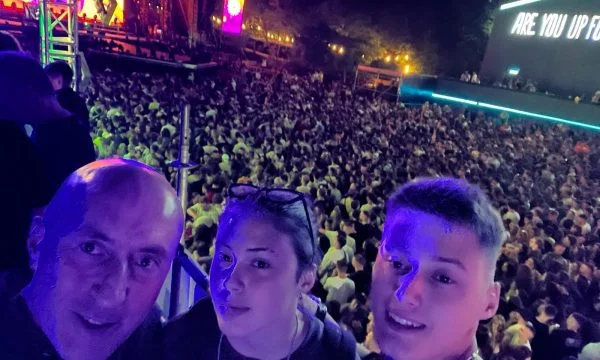 Ramush Haradinaj in Sunny Hill, reporting with children from VIP Zone