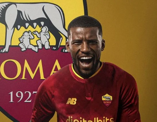 Winaldum in Rome to sign contract
