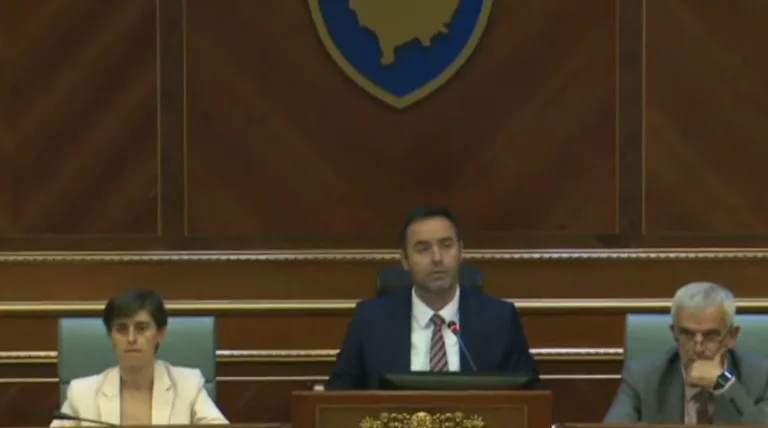 Glauk Konjufca gets nervous with Victory Pacolli: Stop it.