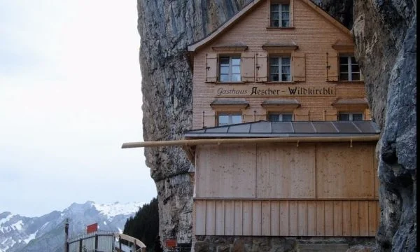 Madre e figlia sono morte in Svizzera, è caduta dalla scogliera in un luogo dove due persone sono morte due settimane fa.