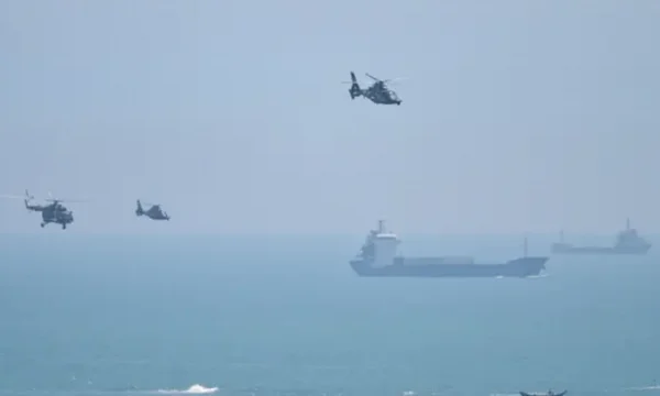 La Chine libère des missiles balistiques autour, Taiwan active le système de défense