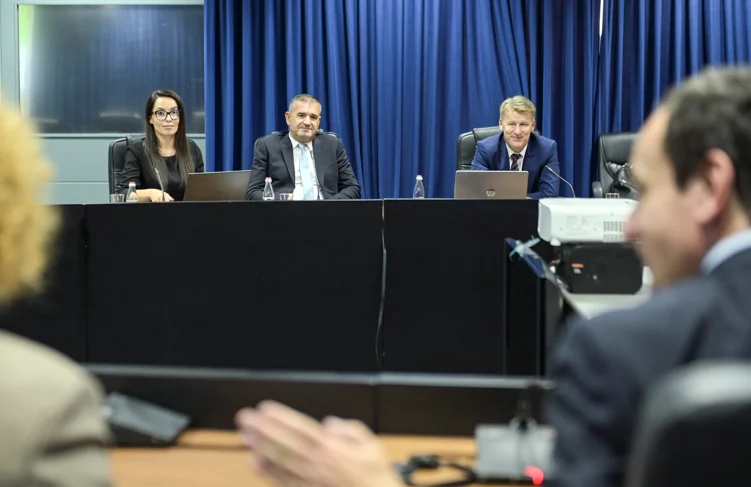 Hajdari's Kurt meets with representatives of the Food Cosmont, who were given 25 acres [25 ha] of land