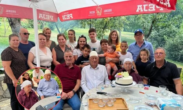 Hashim Thaci hat einen Videolink zu der Geburtstagsfeier seiner Mutter aufgenommen