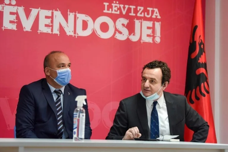 Qui sont les fonctionnaires VV à Podujevo qui se retrouvent dans Bullijki, attend leur licenciement