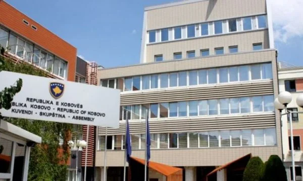 Drei Parlamentarische Kommissionen