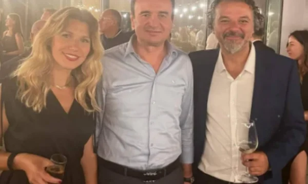 Prime Minister. The popular singer posts photos with Kurt in private.