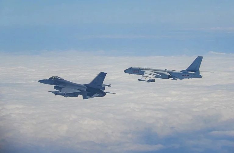 La Chine avertit “militaire ciblé” en raison de la visite de Peloss