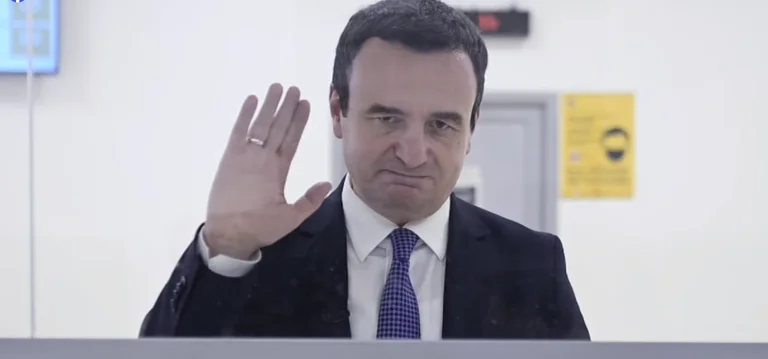 Il grande cambiamento di Kurti: Com'è stato visto in pubblico?