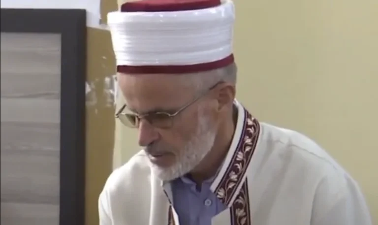 Les conflits de dix ans qui ont précédé les coups violents d'imam par Podujevo : Ce que les trois suspects de la police ont déclaré.