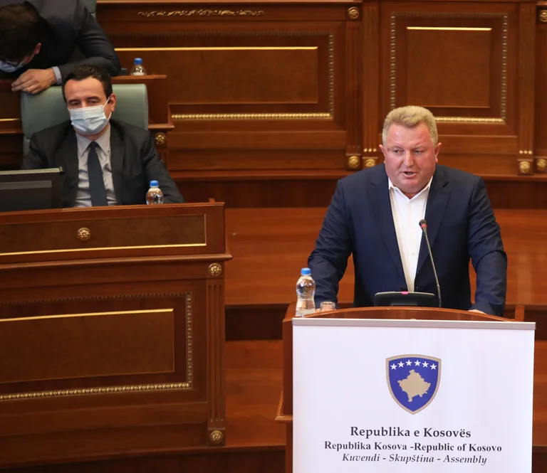 Hisen Berisha: Kurti-Regierung bricht im September zusammen