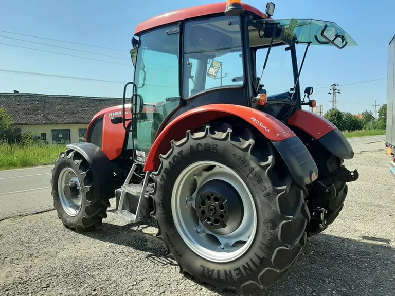 Aktakuse to the private master because of a tractor