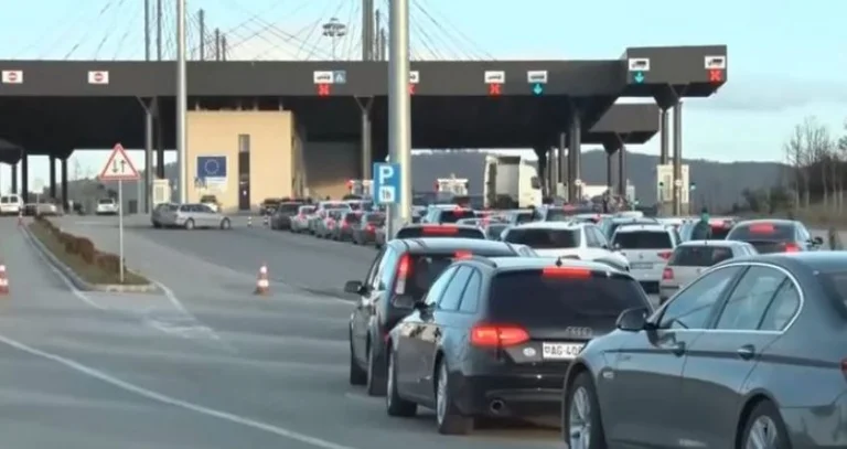 Situation pacifique aux postes frontière du Kosovo, en attendant jusqu ' à 20 minutes