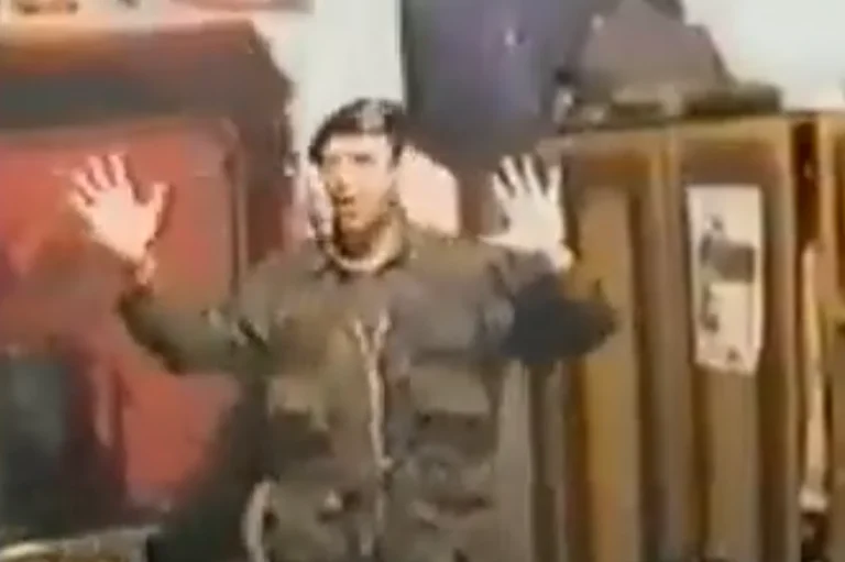 Epic video: Soldier of KLA jumped at the pace of Michael Jackson's popular song in 1999