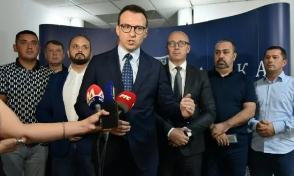 La rencontre de Petkov avec la Liste serbe s'achève, demande la formation d'association